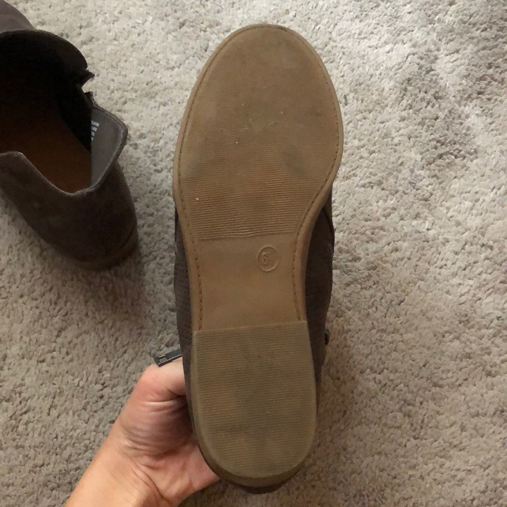 Universal Thread Booties - Picture 8 of 8